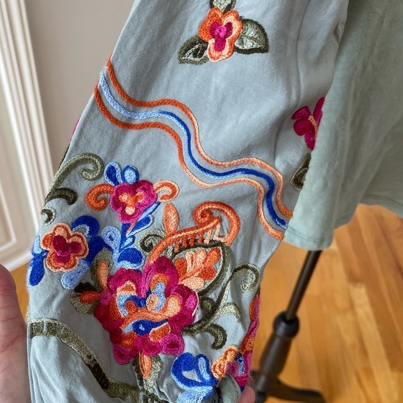 Umgee USA size small long sleeve embroidered blouse casual business work - Picture 4 of 12